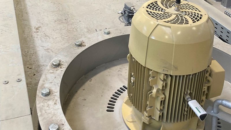 Surveillance des moteurs des machines de traitement thermique